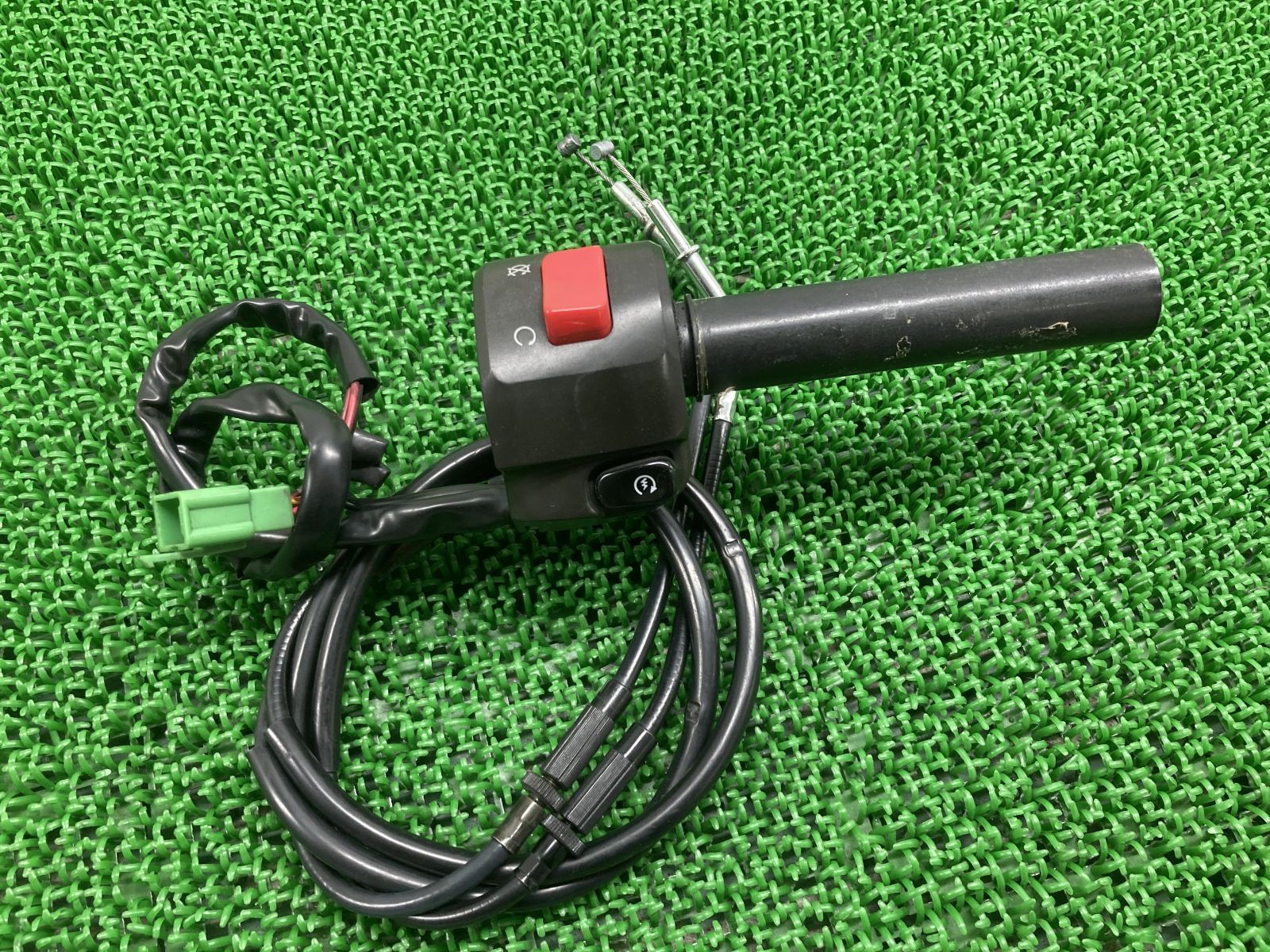 ZRX1100 ハンドルスイッチ 右 カワサキ 純正 バイク 部品 ZRT10C アクセルカラー アクセルワイヤー 割れ欠け無し 品薄 希少品 車検 Genuine:22307538