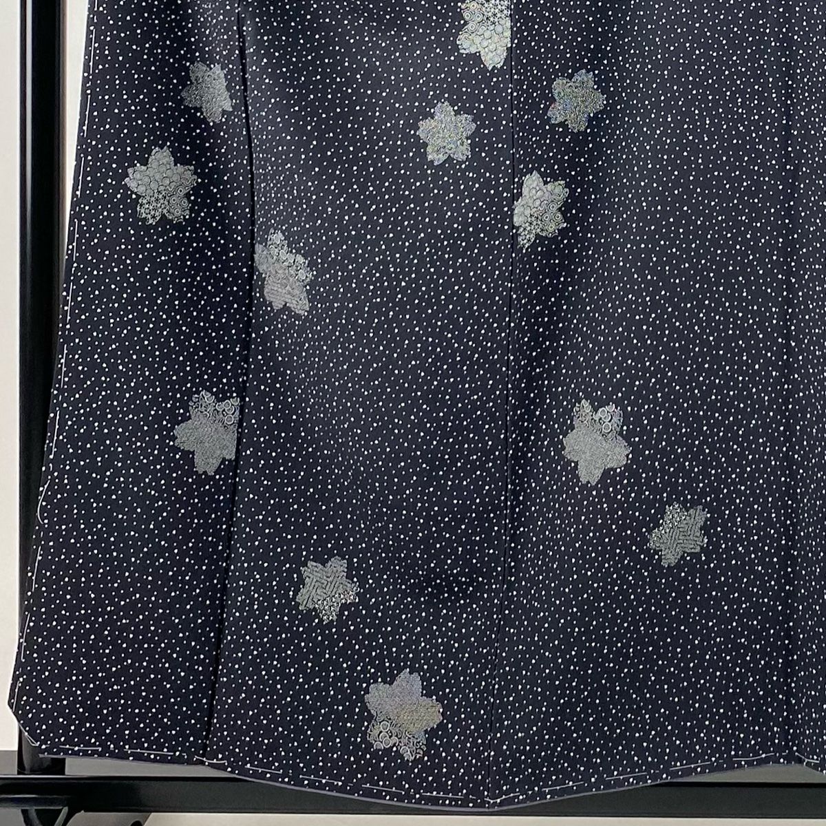 小紋 身丈157cm 裄丈64.5cm M 袷 桜 草花 黒 正絹 秀品