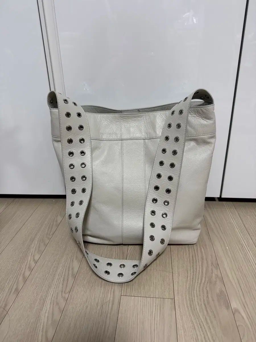 スリータイムズ エンブロイダリー クロスバッグ