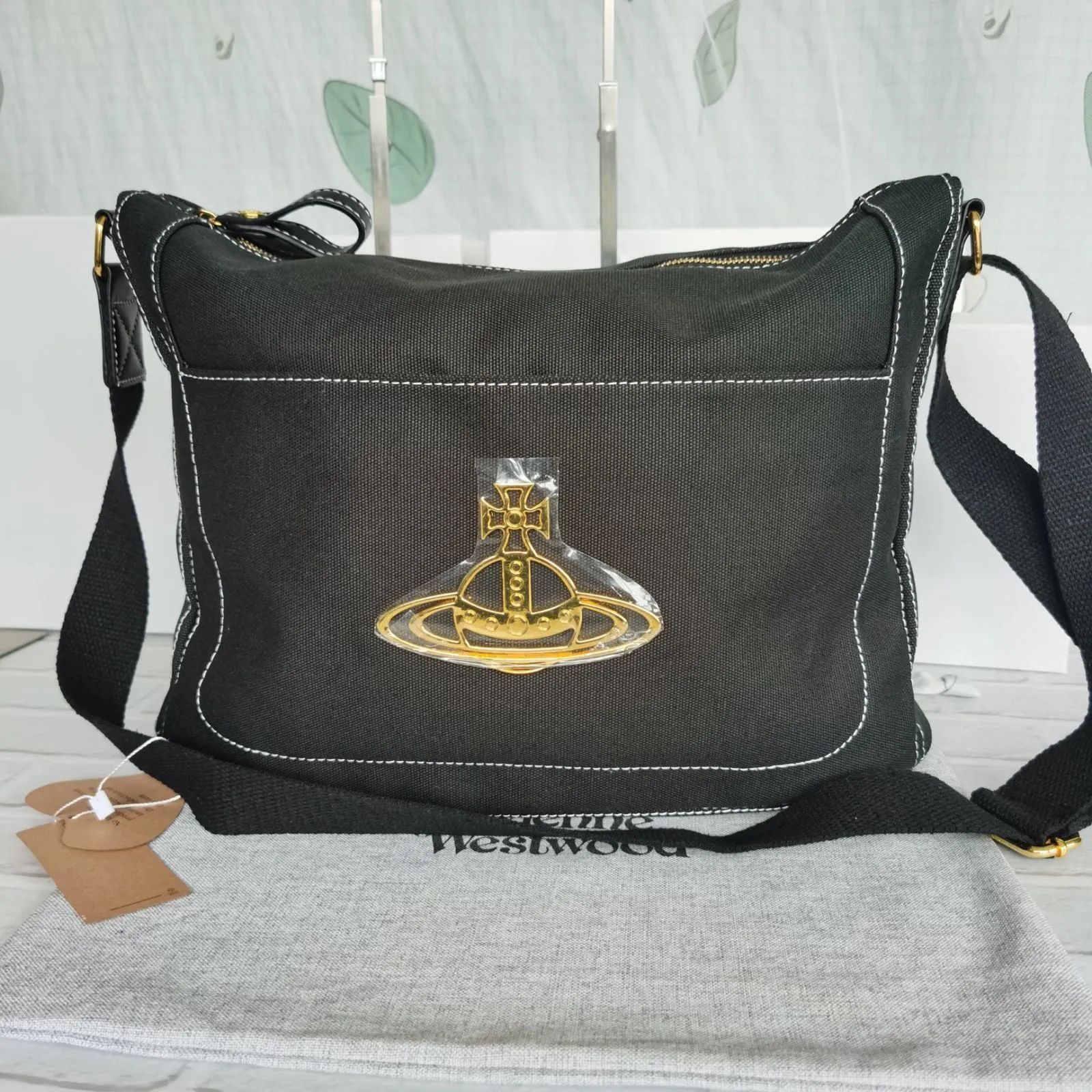 新品 Vivienne Westwood ヴィヴィアンウエストウッド キャンバス ショルダーバッグ オーブ ロゴ トートバッグ ブラック - メルカリ