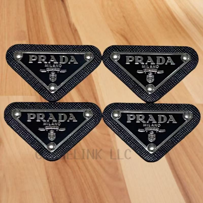 PRADA ロゴプレートジーンズ ブラック 大人気 数量限定 Prada ロゴプレート メッセンジャーバッグ | ブラック | FARFETCH JP