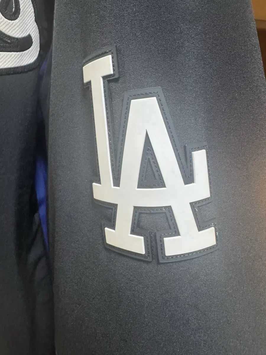 希少 XLサイズ】マジェスティック エンゼルス・ドジャース スタジャン