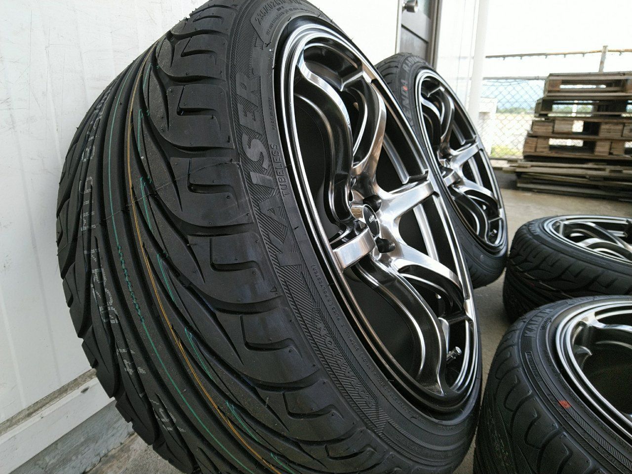 タイヤホイールセット 18インチ