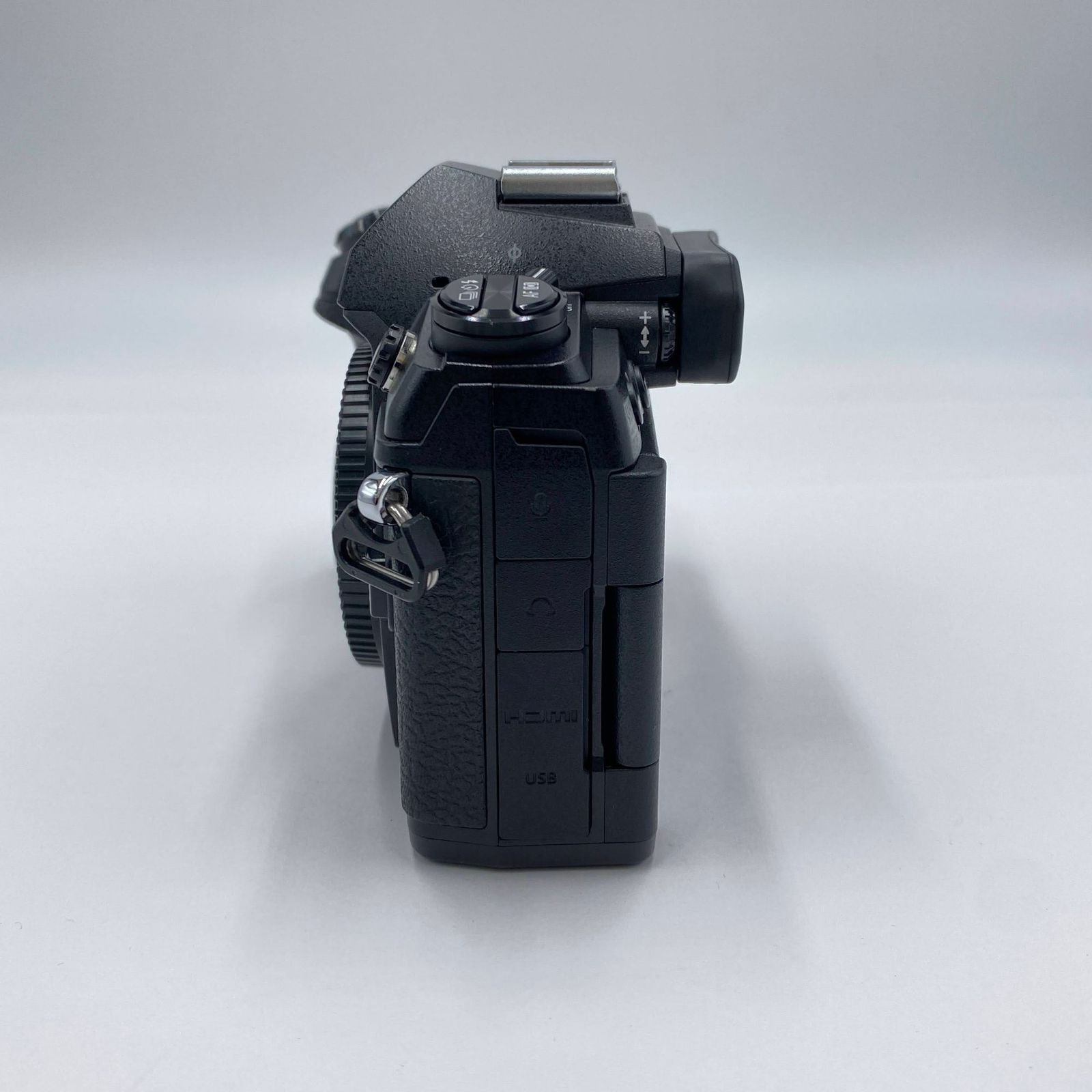 美品 OLYMPUS OM-D E-M1X ボディー バッテリー純正3個+非純正2