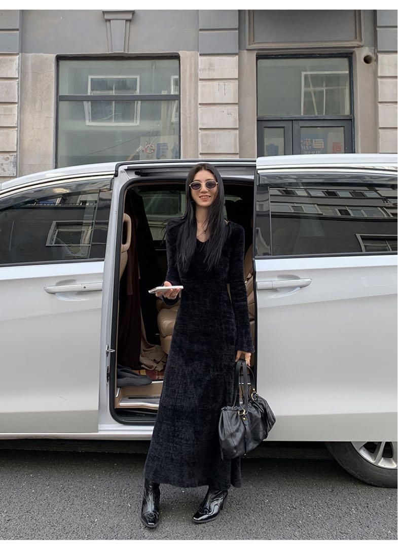 Vネックニットロングワンピース