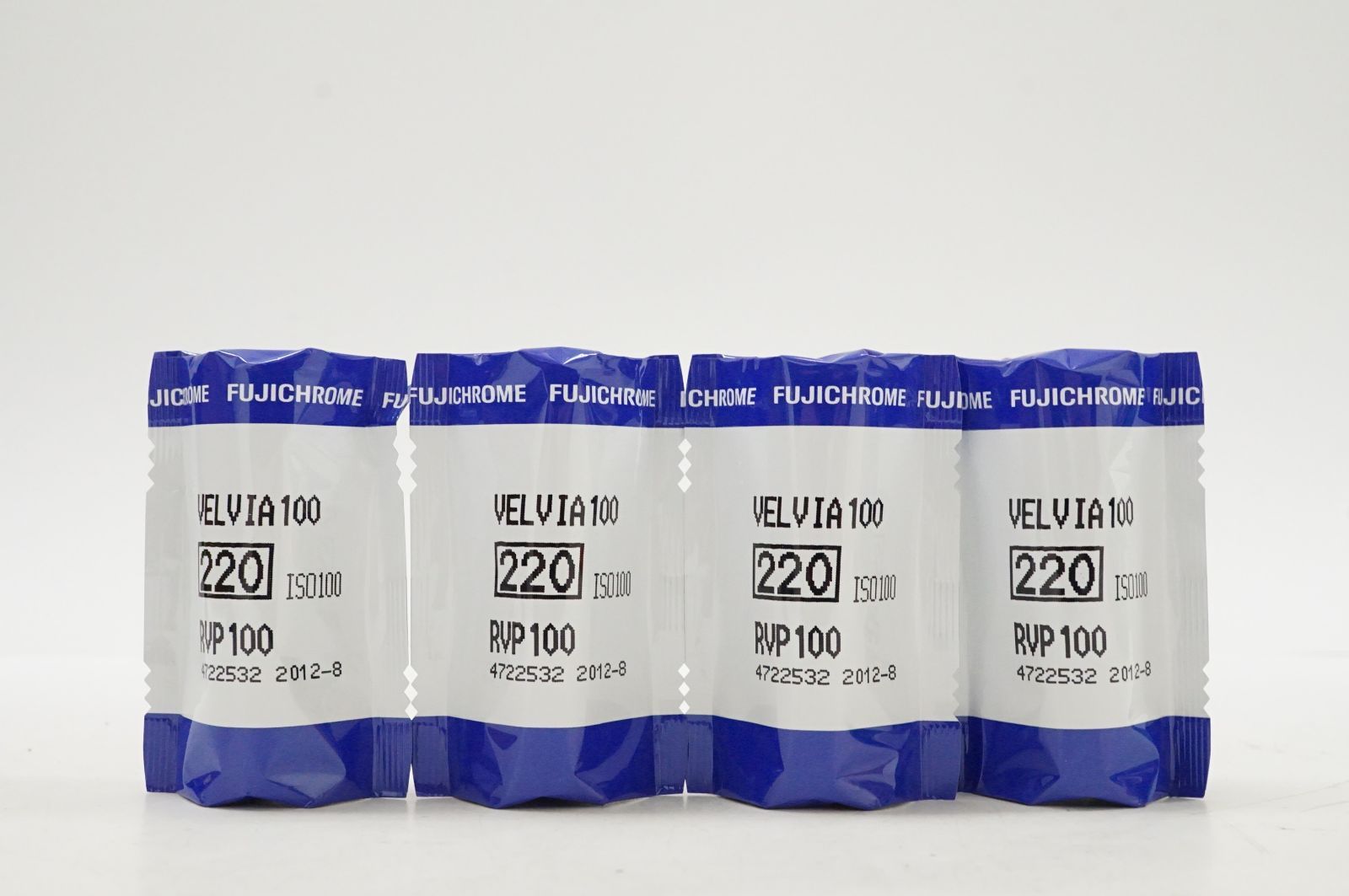 来店をご期待! Y10000 未開封 FUJIFILM Velvia 100 220フィルム 4本セット 期限切れ