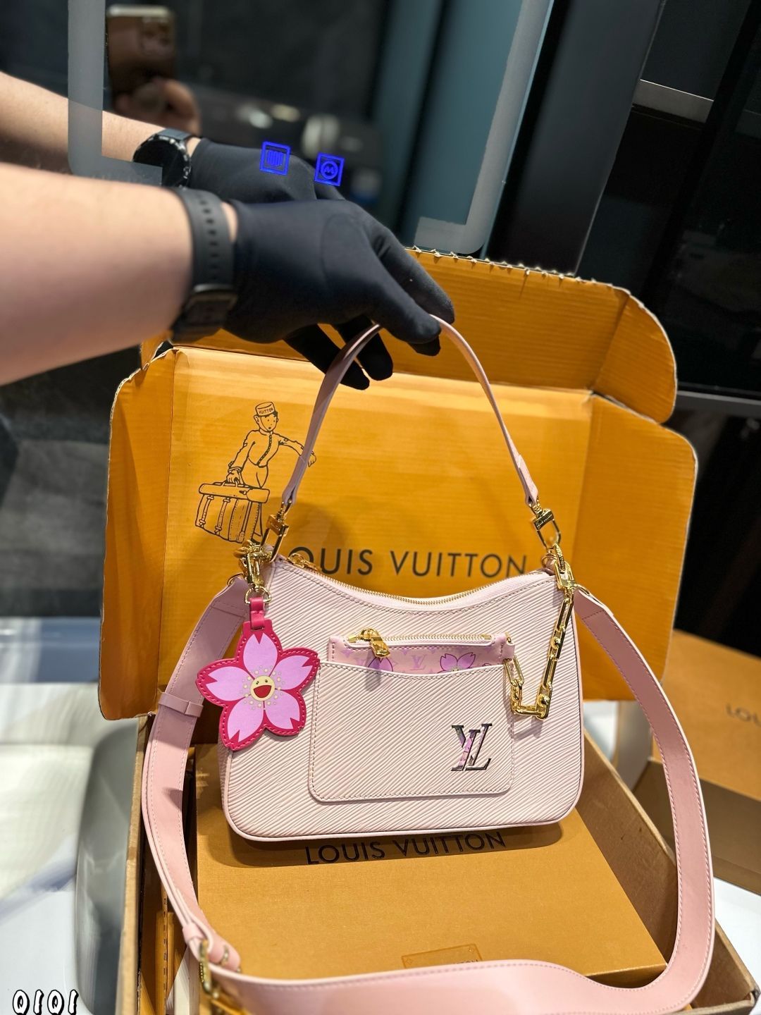 14500円→10500円へ値下げ済み！VUITTON 箱＆保存袋つき LOUIS VUITTON 2025年新作 ソフトボックスバッグ ? 23×16cm