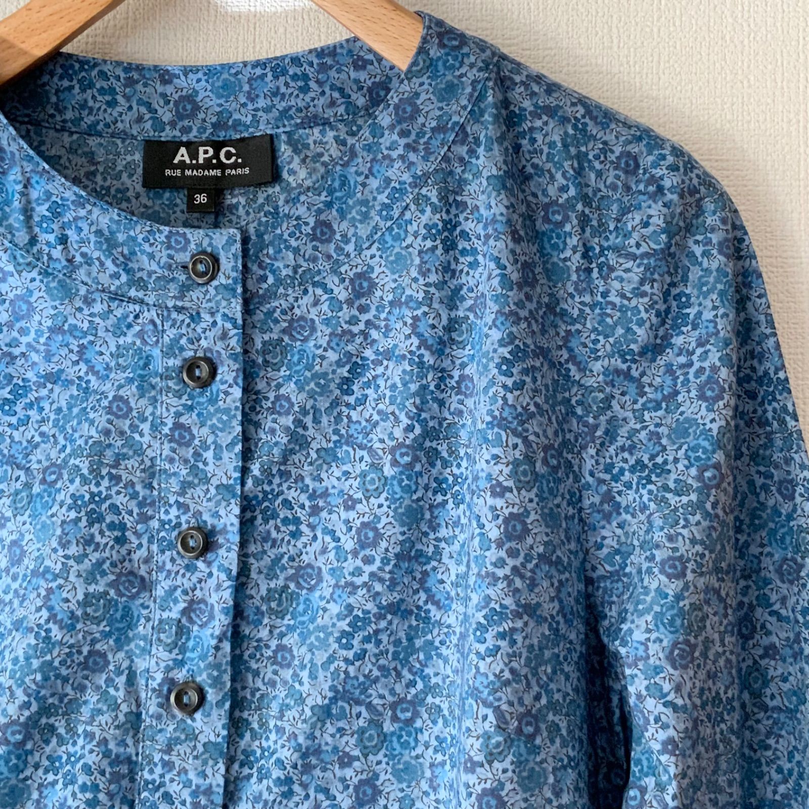希少A.P.C. アーペーセー　リバティ柄　花柄シャツワンピース36フランス製 A.P.C アーペーセー】リバティ Emma and Georgina エマ