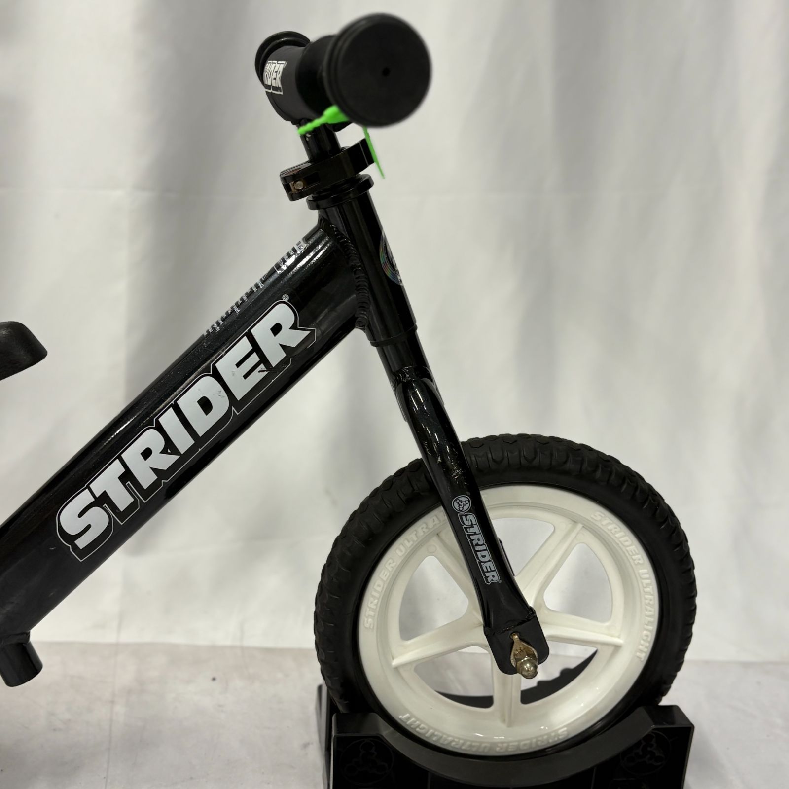 【限定色】ストライダー STRIDER PRO プロ 12インチ ブラック 美品【限定色】ストライダー STRIDER PRO プロ 12インチ