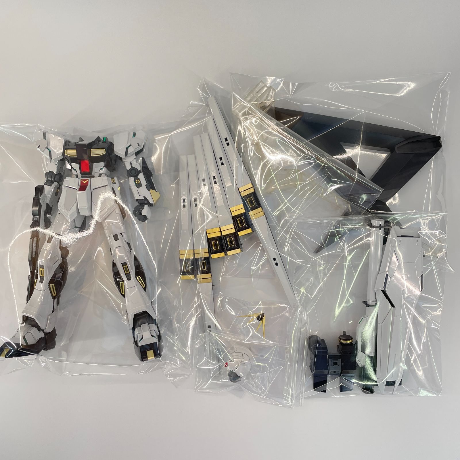 ガンプラ【中古品/多少の傷あり】 MG 1/100 RX-93 νガンダム