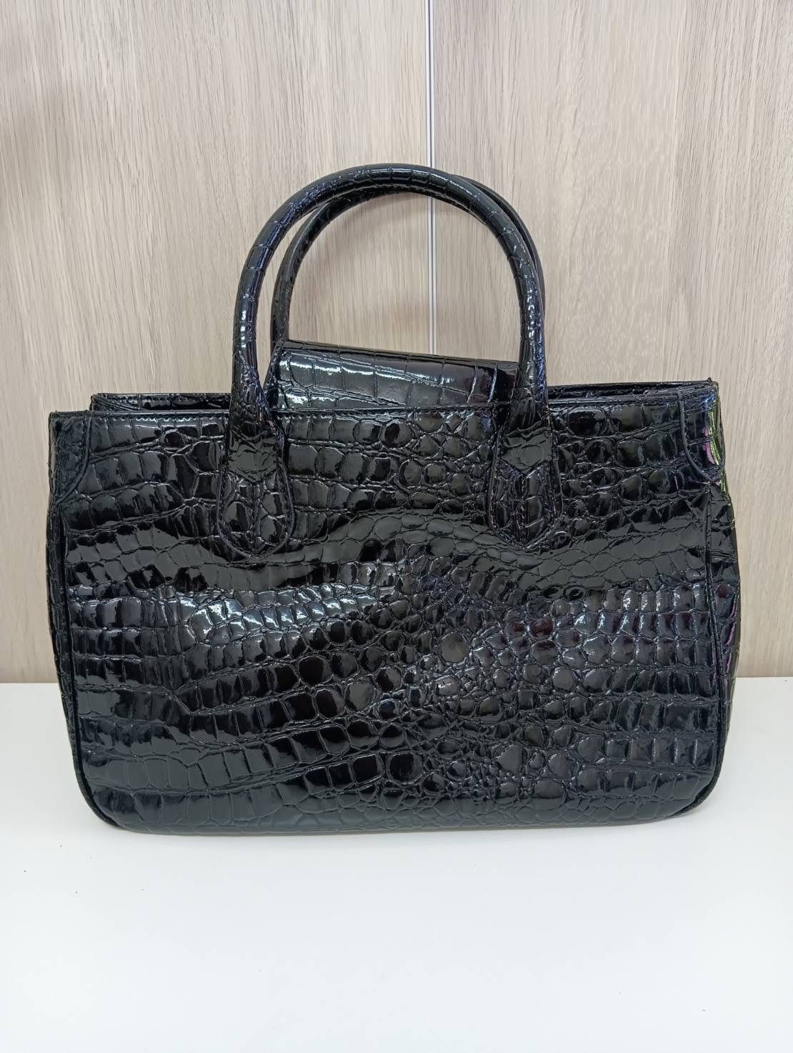 ほぼ未使用品 ALPHARD VALENTINO クロコ型押し ハンドバッグ ほぼ未使用品 ALPHARD VALENTINO クロコ型押し ハンドバッグ