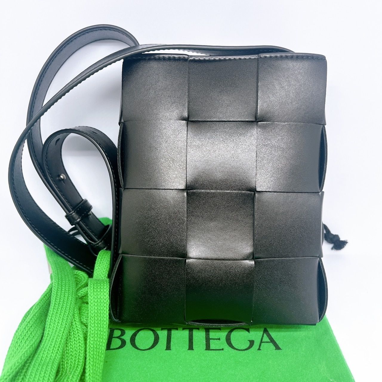 未使用品 ボッテガ ヴェネタ (BOTTEGA VENETA)カセットフォンポーチ