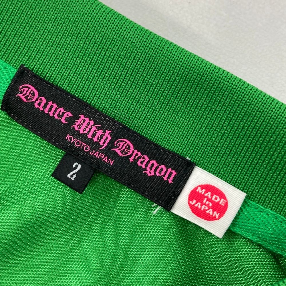 サイズ：2 DANCE WITH DRAGON ダンスウィズドラゴン  半袖ポロシャツ 刺繍 ブラック系 [240001134418] ゴルフウェア レディース ストスト サイズ：2 DANCE WITH DRAGON ダンスウィズドラゴン 半袖