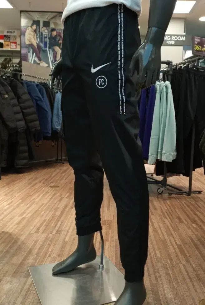 Nike ナイキ ウーブン ウインドブレーカー カーゴジョガーパンツ