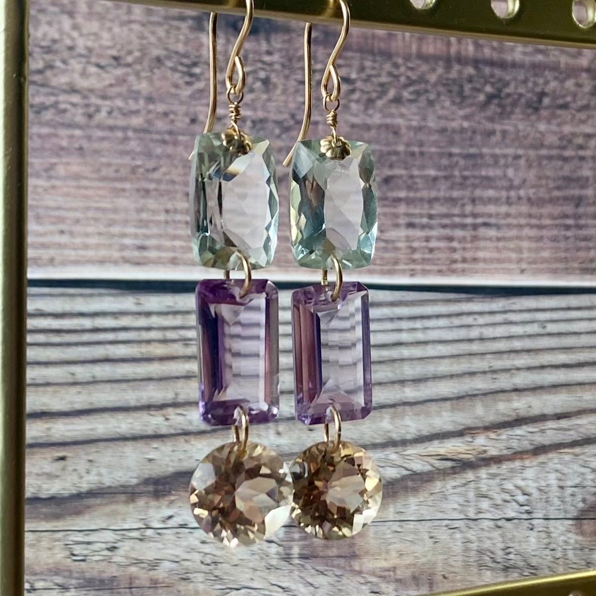 フローライトのジェムカットとブラックトルマリンインクォーツの14kgfピアス 3種のクォーツ ジェムカットピアス 14kgf フローライトのジェムカット