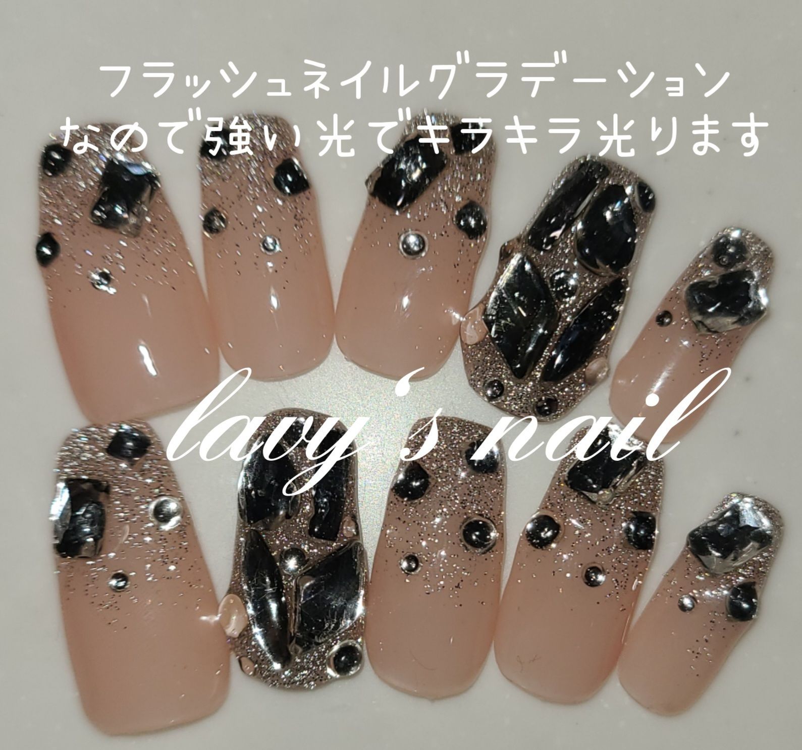 グラデーションネイルチップ ストーン付き 1_1560bbaa567ea7a2514d1d1a10e5