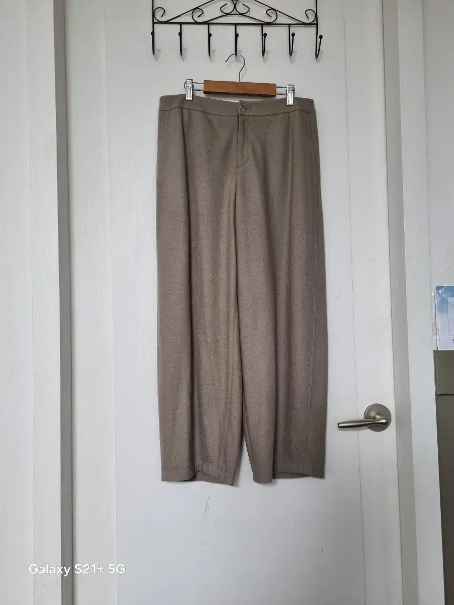 イセ isae バックバンディング ウール パンツ サイズ 10