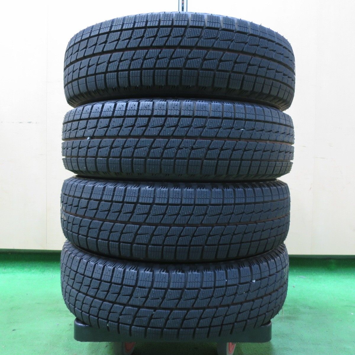 *送料無料* ほぼ未使用！23年スタッドレス 175/65R15 アイスエスポルテ ICE ESPORTE 15インチ タイヤ アクア ヴィッツ ヤリス フィット等4072206イスタ