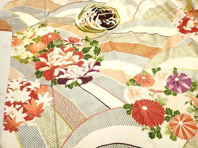 振袖フルセット(8点)・鈴乃屋・金駒刺繍・金彩加工・花模様・正絹 振袖フルセット(8点)・鈴乃屋・金駒刺繍・金彩加工・花模様