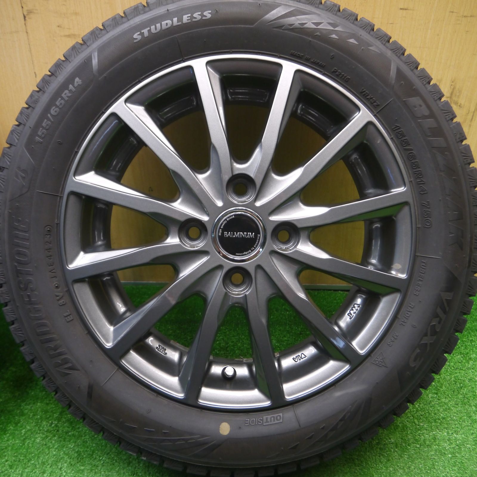 マナレイスポーツスタッドレスブリジストンブリザックVRX 155/65R14 マナレイスポーツスタッドレスブリジストンブリザックVRX 155/65R14