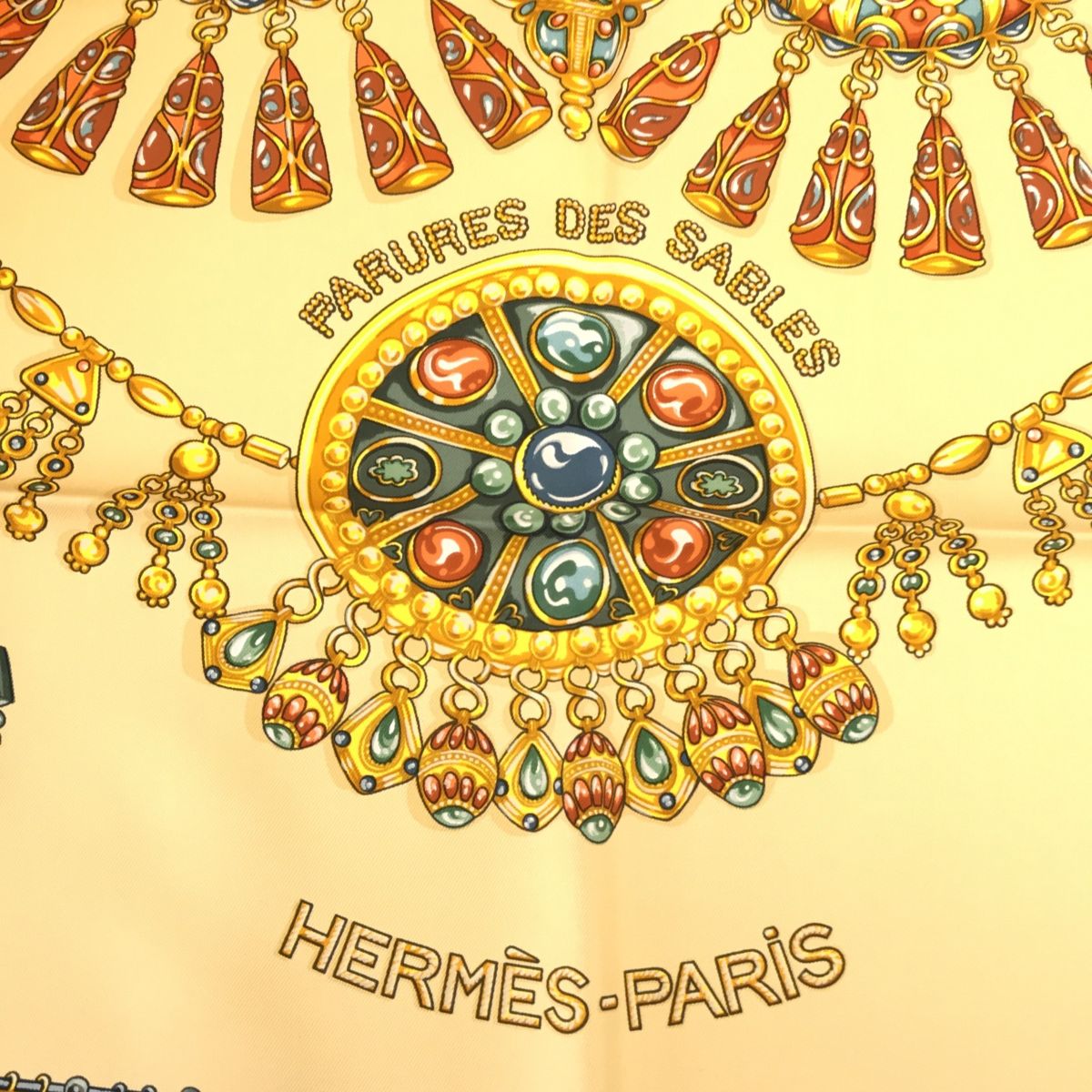 HERMES エルメス カレ90 PARURES DES SABLES 砂漠のアクセサリー 宝石