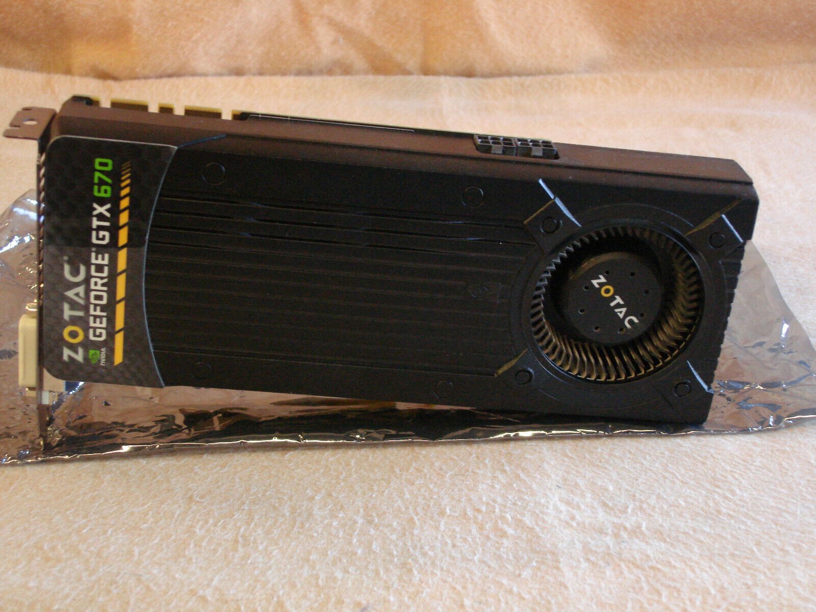 Zotac nVidia Gece GTX 670 2GB HDMI、ディスプレイ ポイント、1 DVI-D、1 DVI-I pci-e