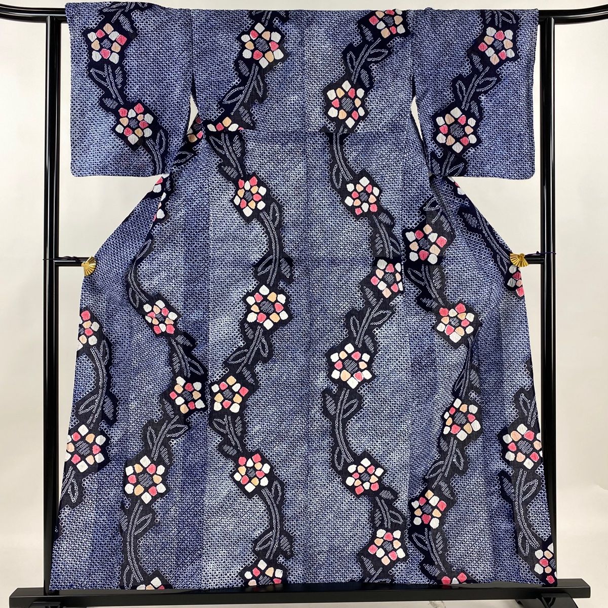 浴衣 身丈158.5cm 裄丈63.5cm S 絞り浴衣 草花 紺色 綿 名品