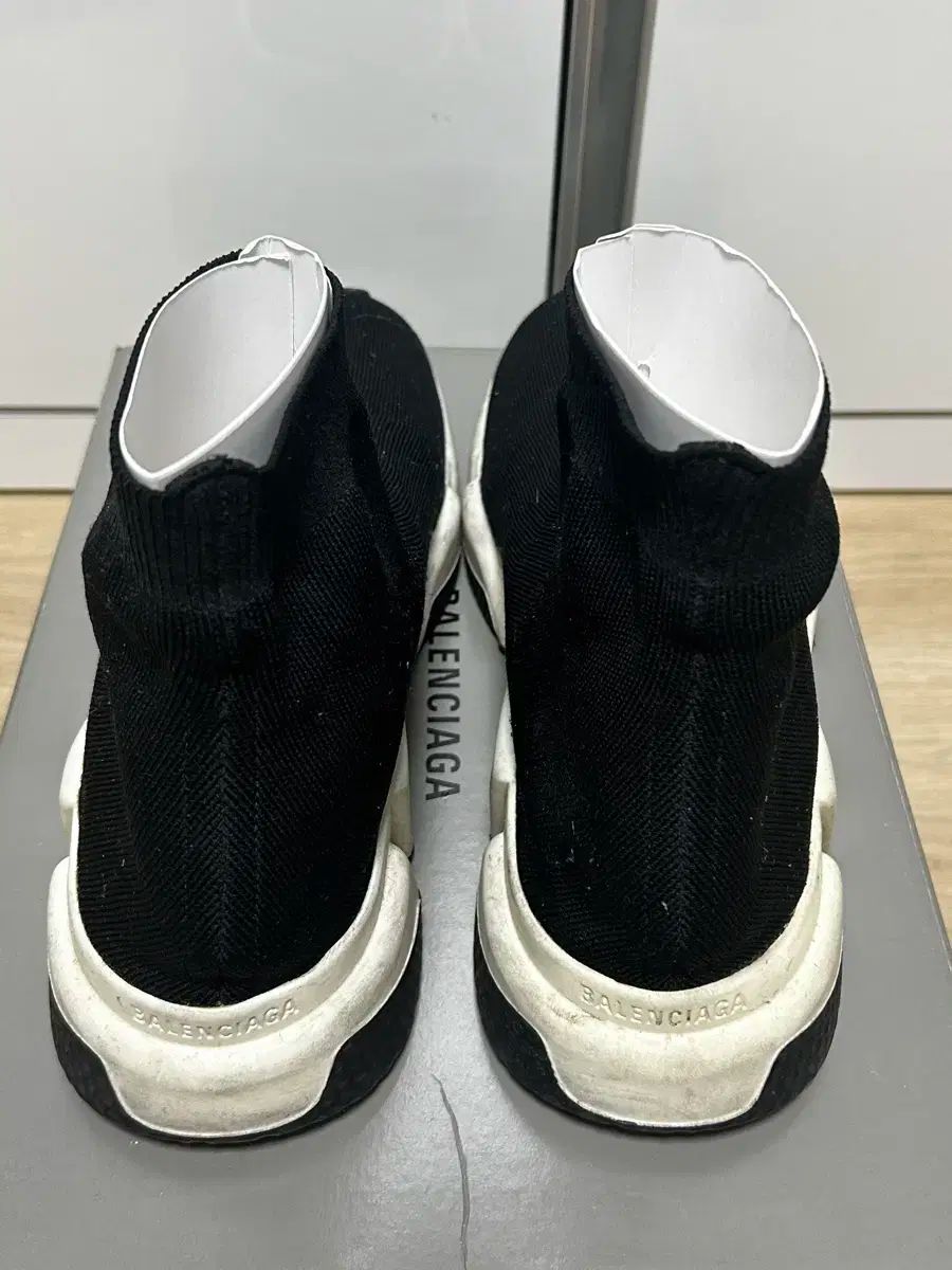 BALENCIAGA