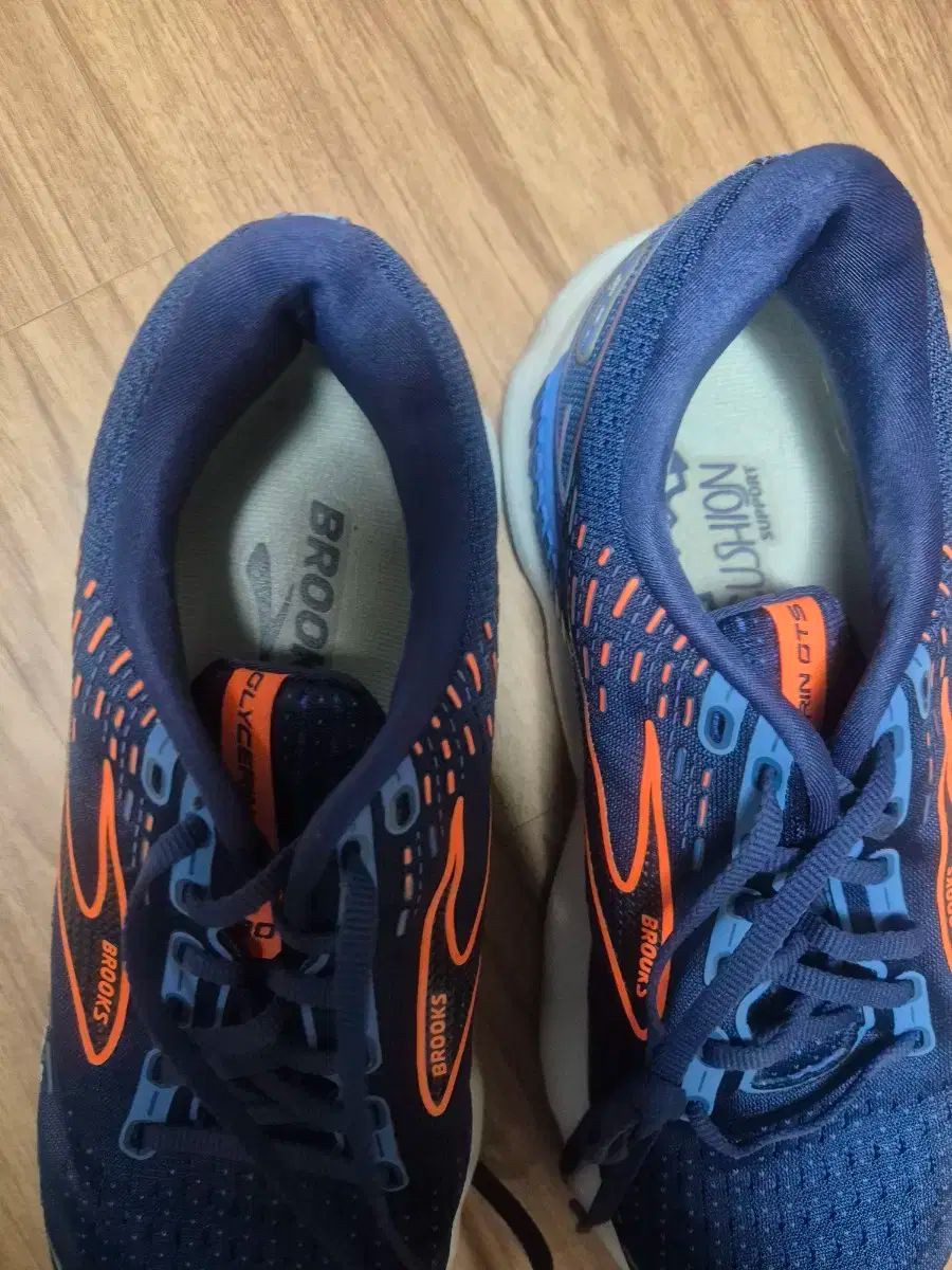 ランニングシューズ