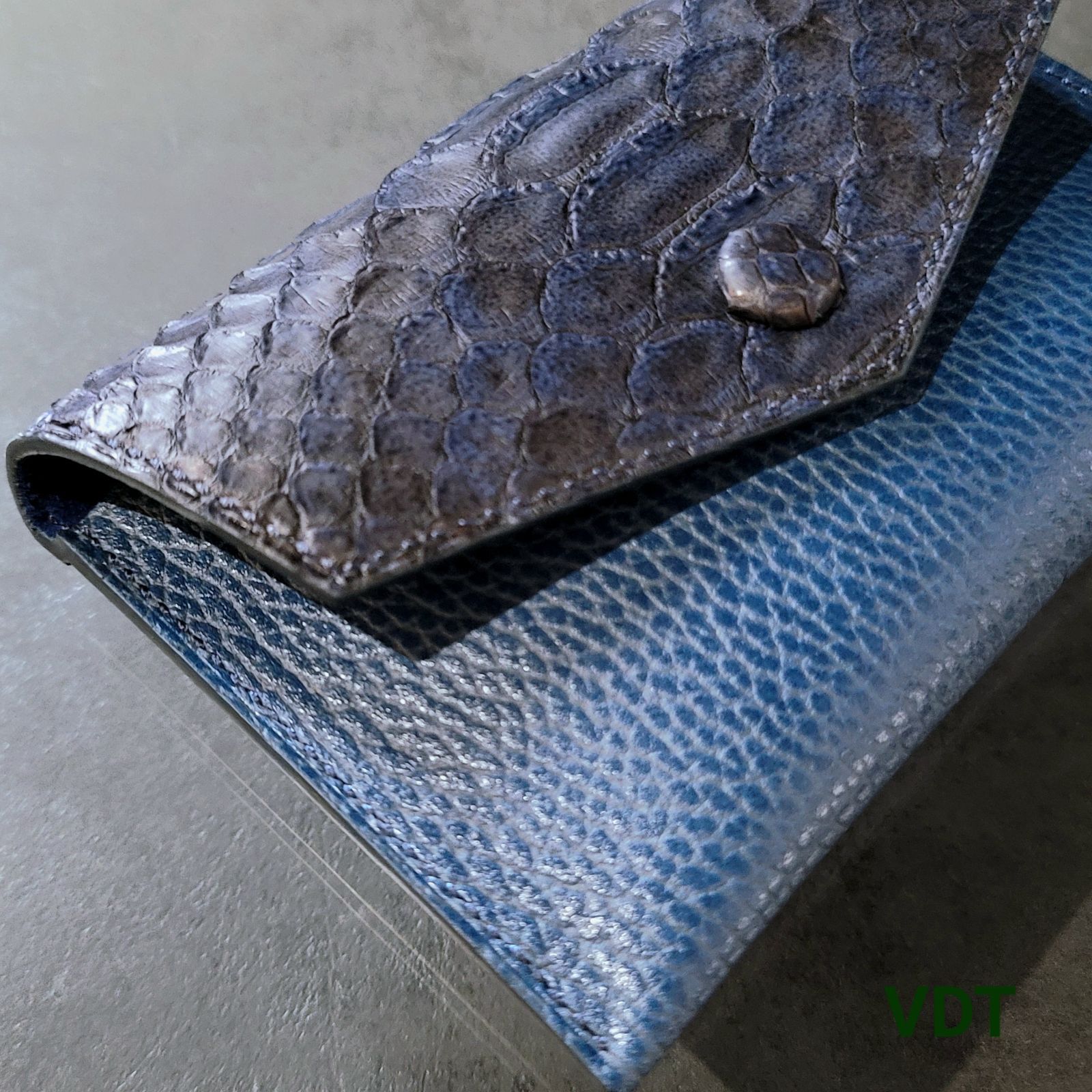 新品未使用 現行モデル！バーバリー 折財布 スモールチェック PVCレザー 楽天市場】BURBERRY バーバリー CHECK BI-FOLD WALLET 二つ折り財布