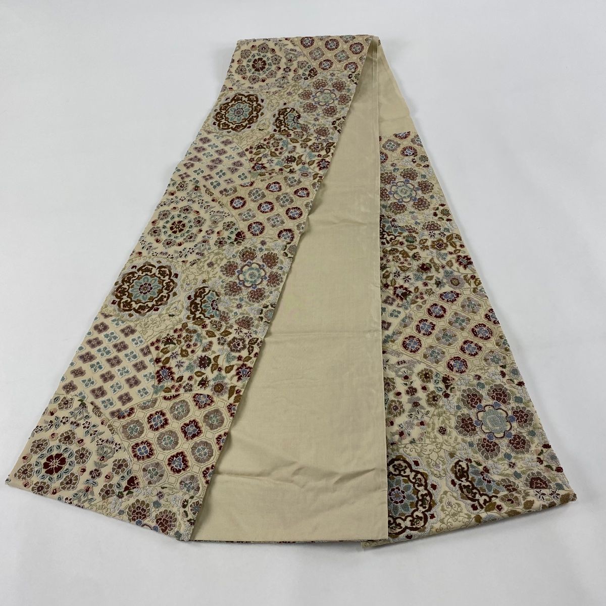 袋帯 美品 逸品 華文 蜀江文 金糸 相良刺繍 ベージュ 六通 正絹