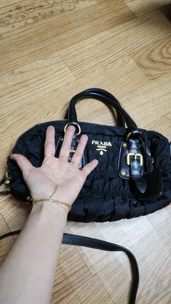 Prada トートバッグとクロスボディバッグ