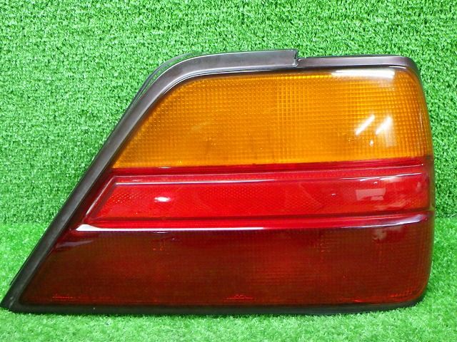 日産 PY32 グロリア 右テールレンズ 4633 240618126