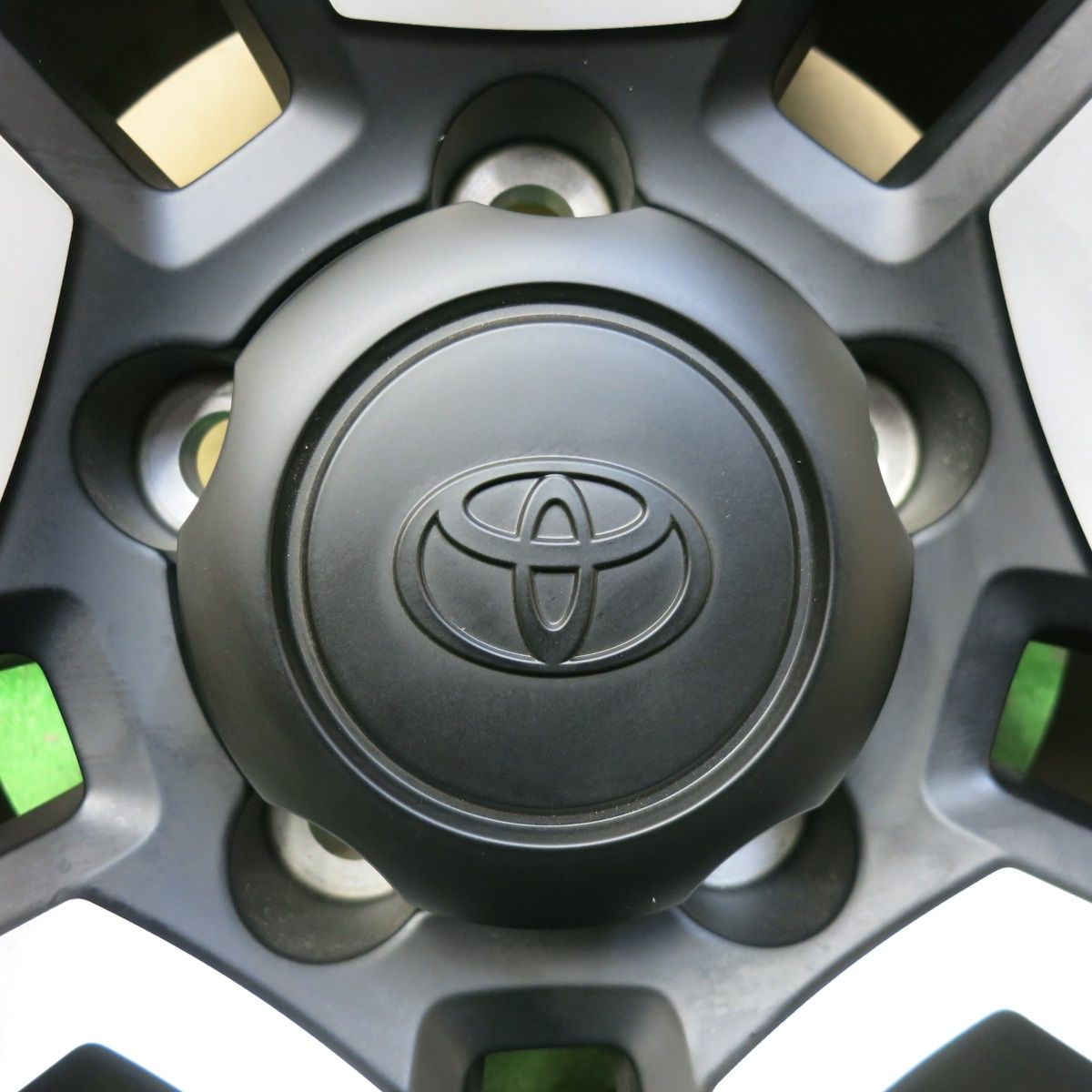 トヨタ 純正ホイール ランクル70 再販 16×7J PCD150 5H ET±0 265/70R16 YOKOHAMA GEOLANDAR i/T-S スタッドレス バリ溝 送料無料] 新車外し☆トヨタ ランクル 70 純正 ホイール 16インチ 16