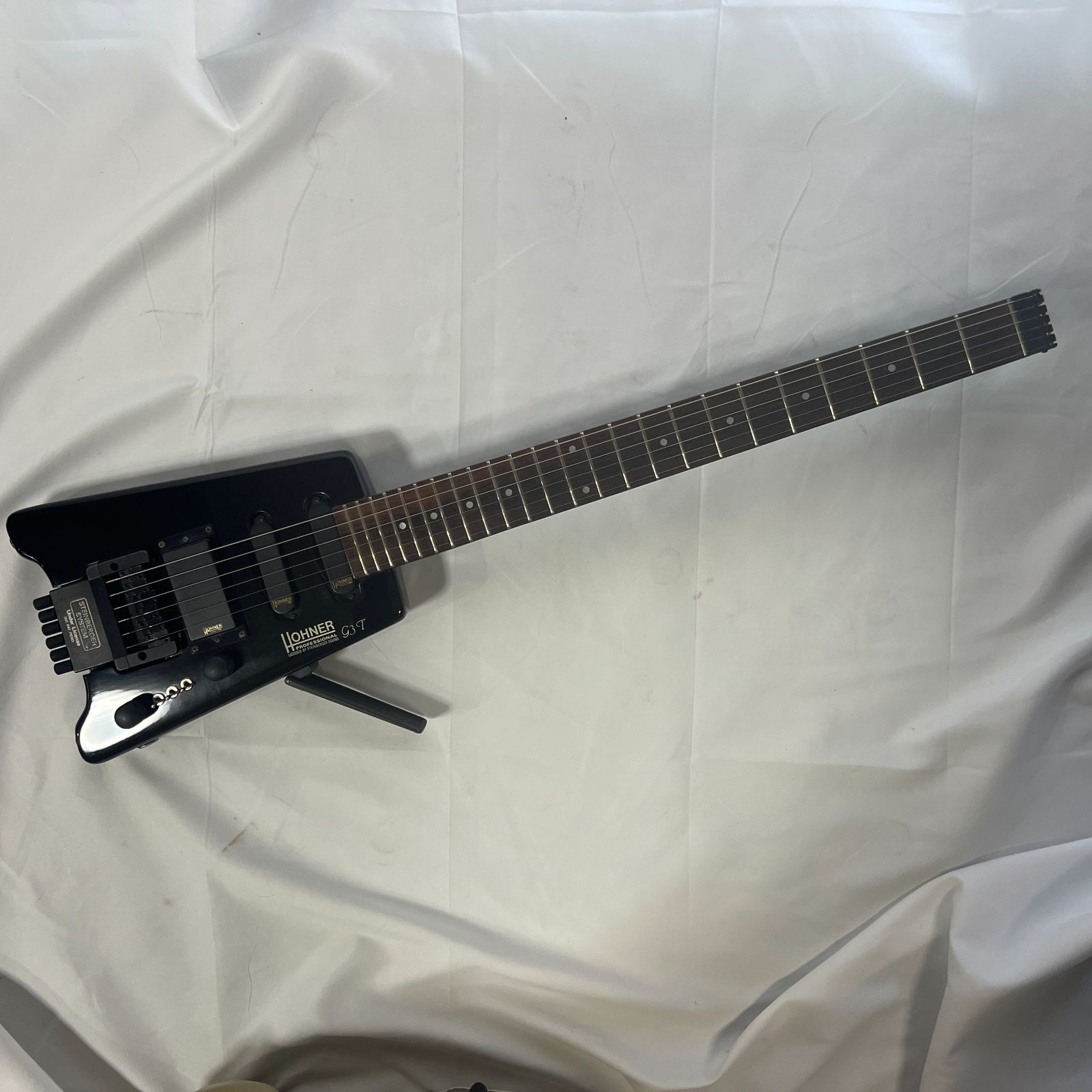 HOHNER G3T Tremolo ヘッドレスギター Hohner G3T Headless Guitar Black Matte Black Hardware