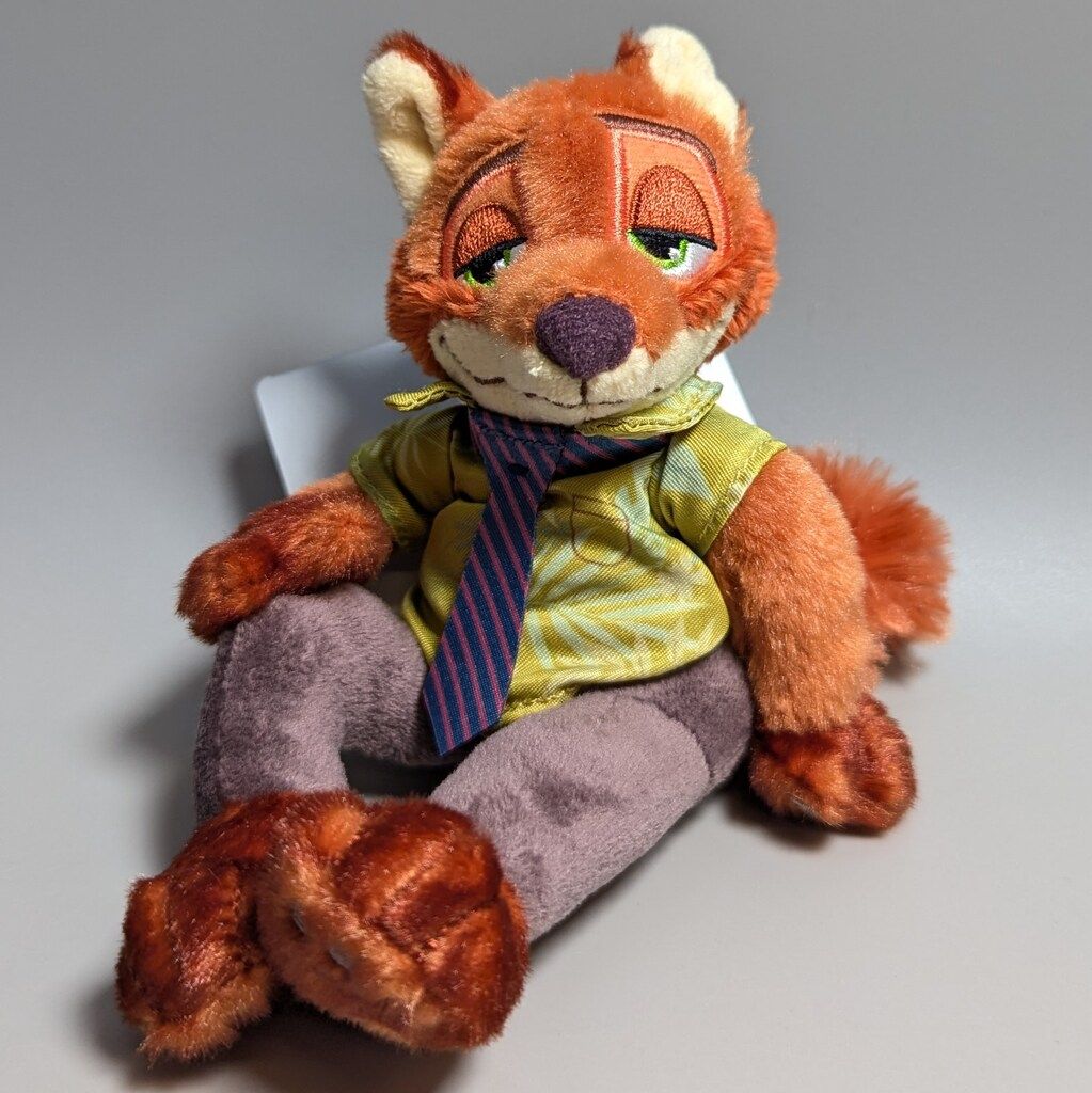 ニック・ワイルド ぬいぐるみ•キーホルダーiketerunuigurumi ディズニーストア ニック・ワイルド ぬいぐるみ キーチェーン
