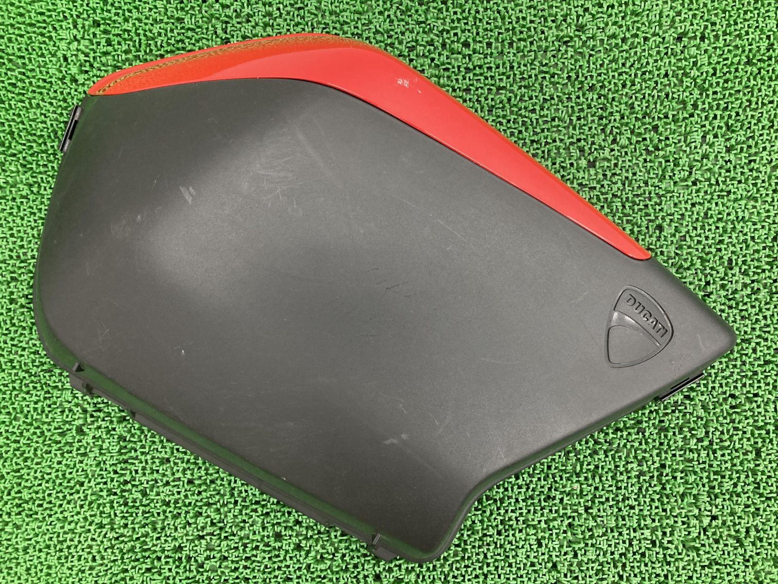 ムルティストラーダ1200 パニアケースカバー 左 赤 ドゥカティ 純正