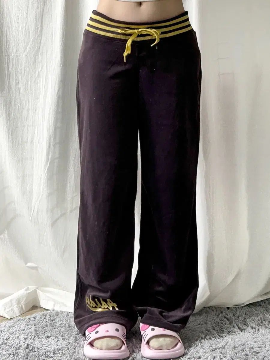 アディダス グリッターロゴ パープル ベルベット パンツ