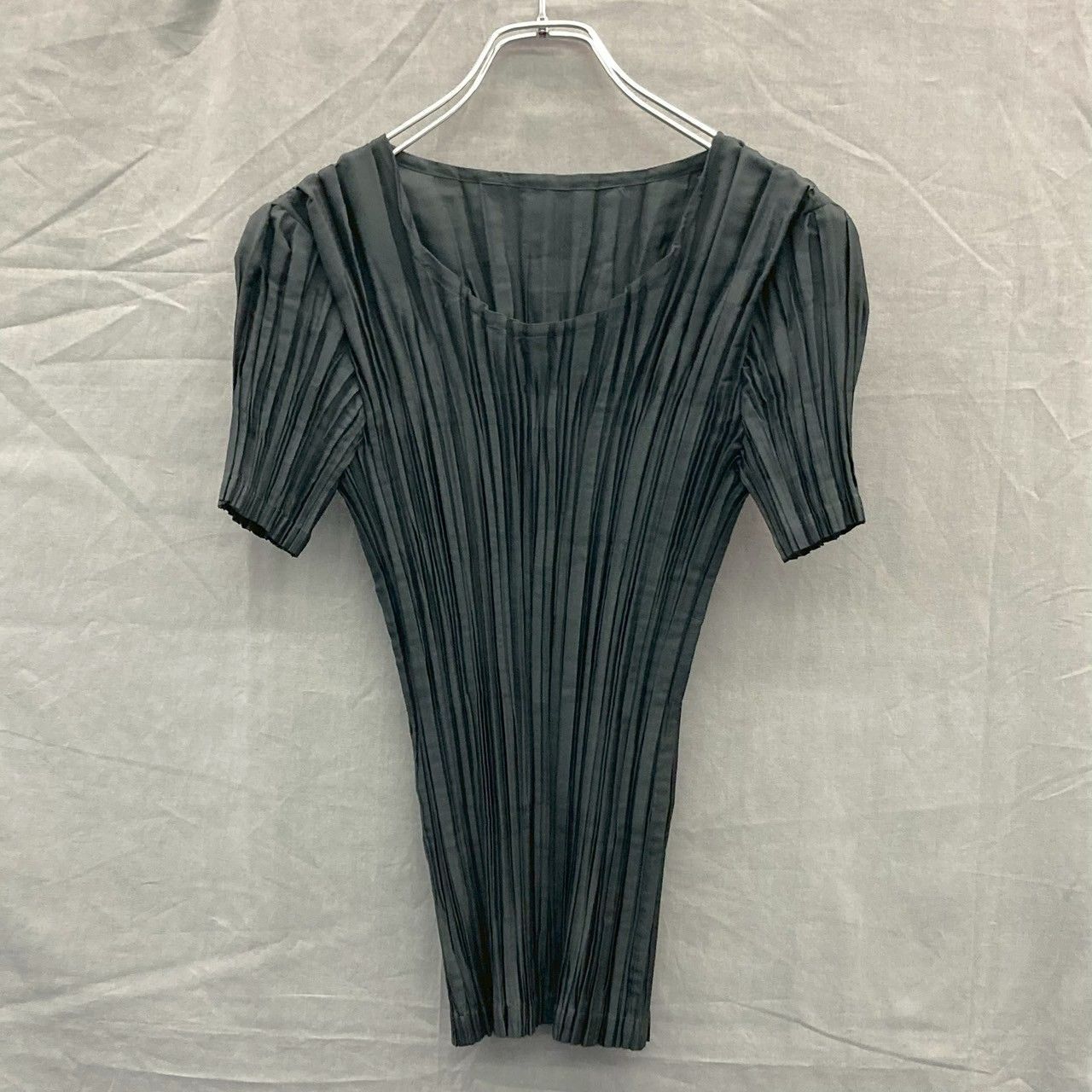 イッセイミヤケISSEY MIYAKE プリーツ半袖カットソー ライト