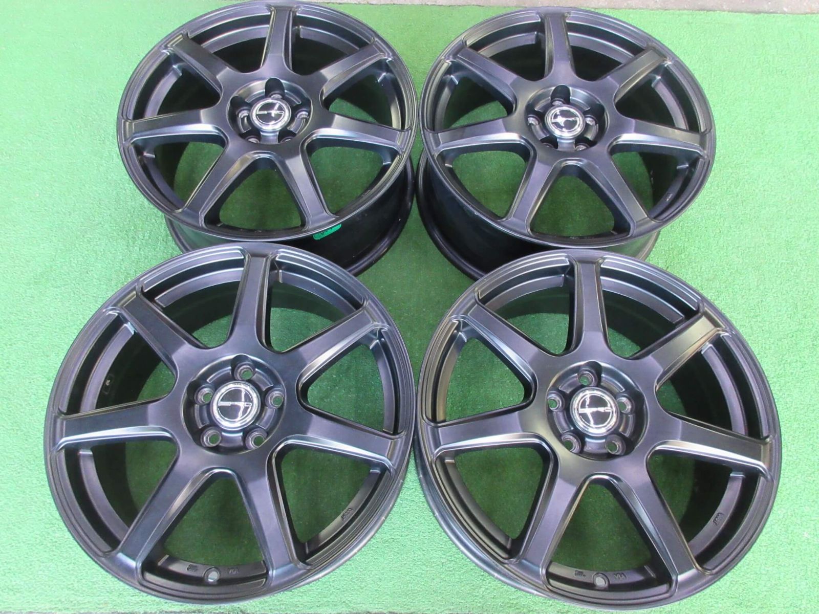 マットブラック ダンロップ ＰＲＤ ＳＰ７ 7J-17 5H100 53 カローラツーリング プリウス スバルＸＶ