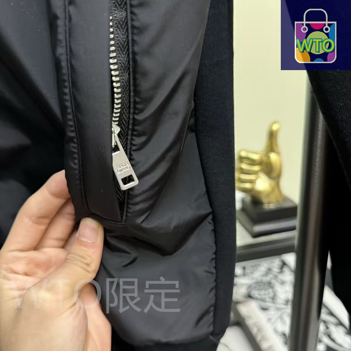 【希少】PRADA ロゴ入り ダッチェス ジッパー ジャケット 8078000423190_1.jpg?v=