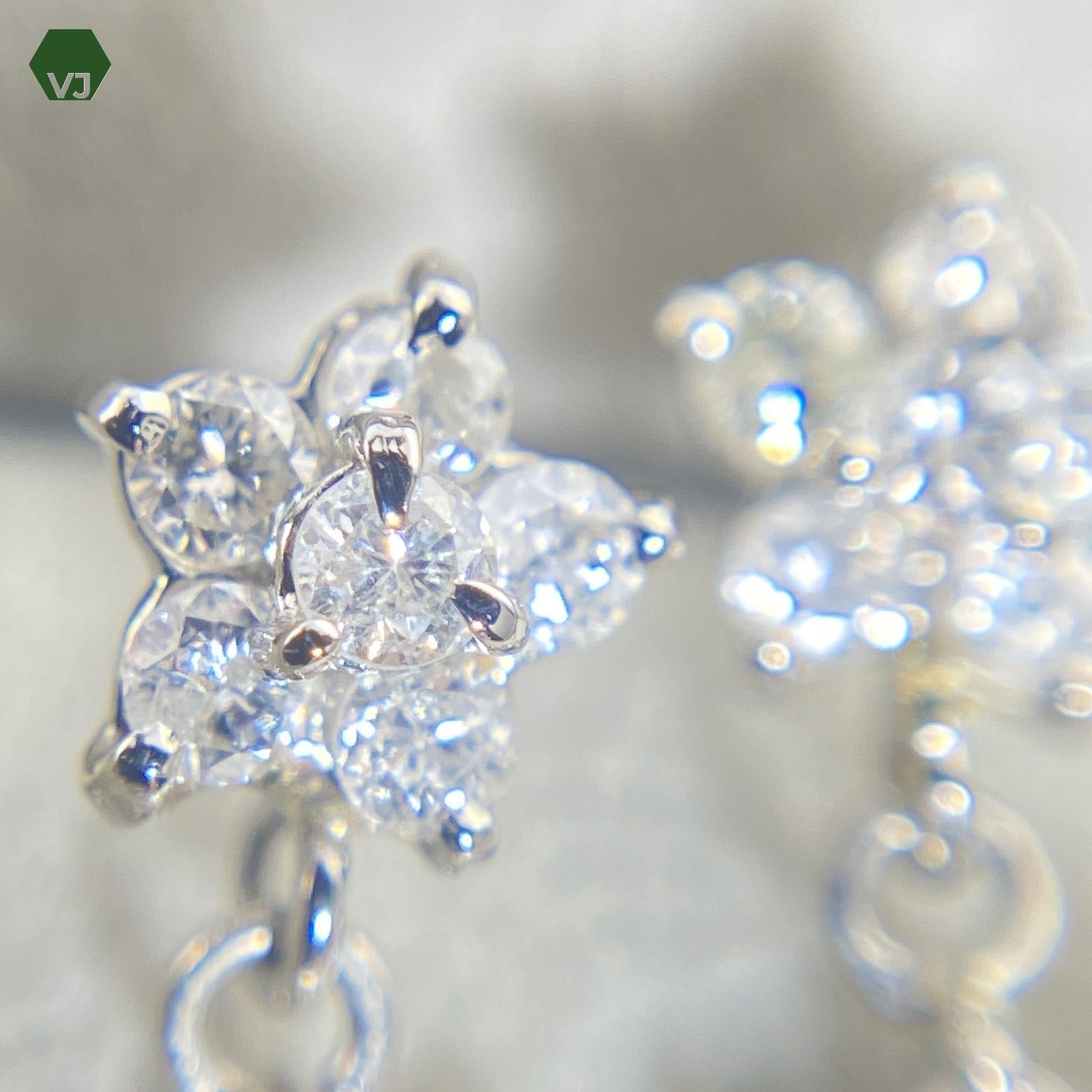 25‐02】ダイヤモンド ピアス D0.7ct 【中古】【PT900】☆By vivid-J 