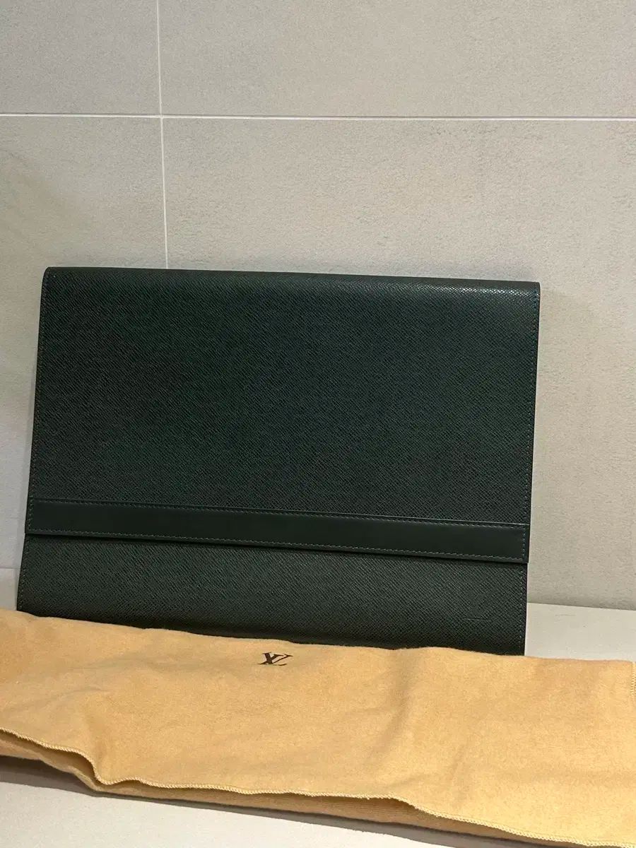 Louis Vuitton ルイヴィトン クラッチ 保存袋 含む