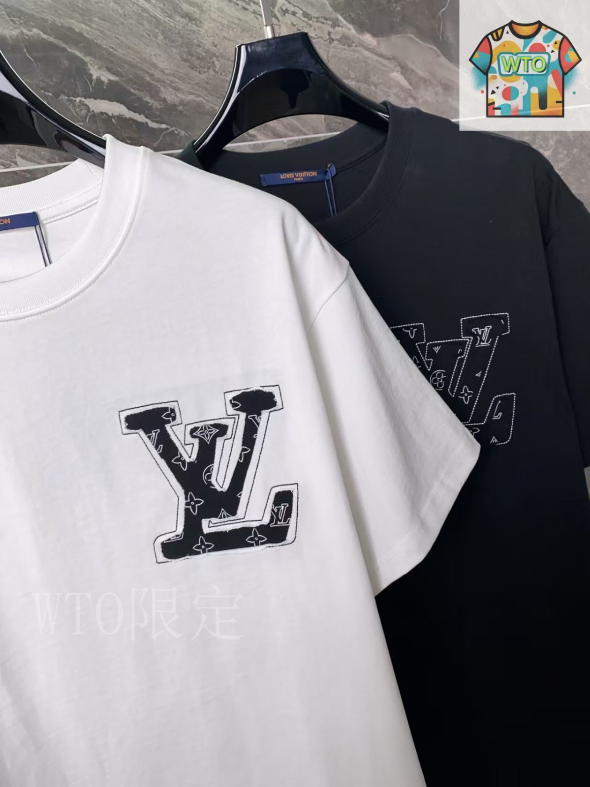 【夏にピッタリ☆おしゃれな刺繍ロゴ♪】Louis Vuitton Tシャツ ルイヴィトン アップサイドダウン LVロゴ 刺繍 Tシャツ 希少