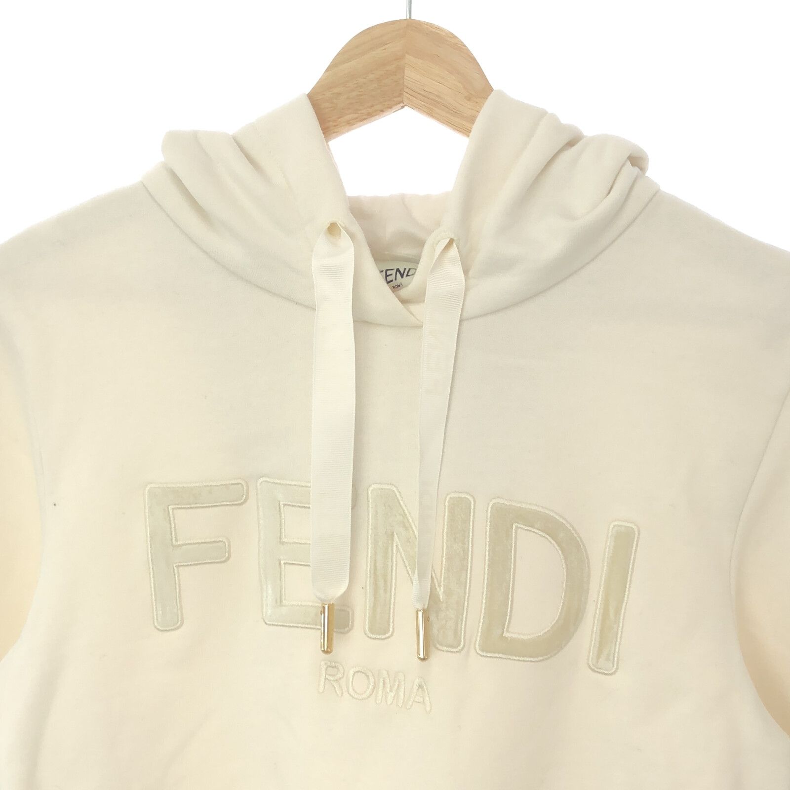 フェンディ ショート丈ロゴトレーナー パーカー フェンディ ショート丈ロゴトレーナー パーカー - メルカリ