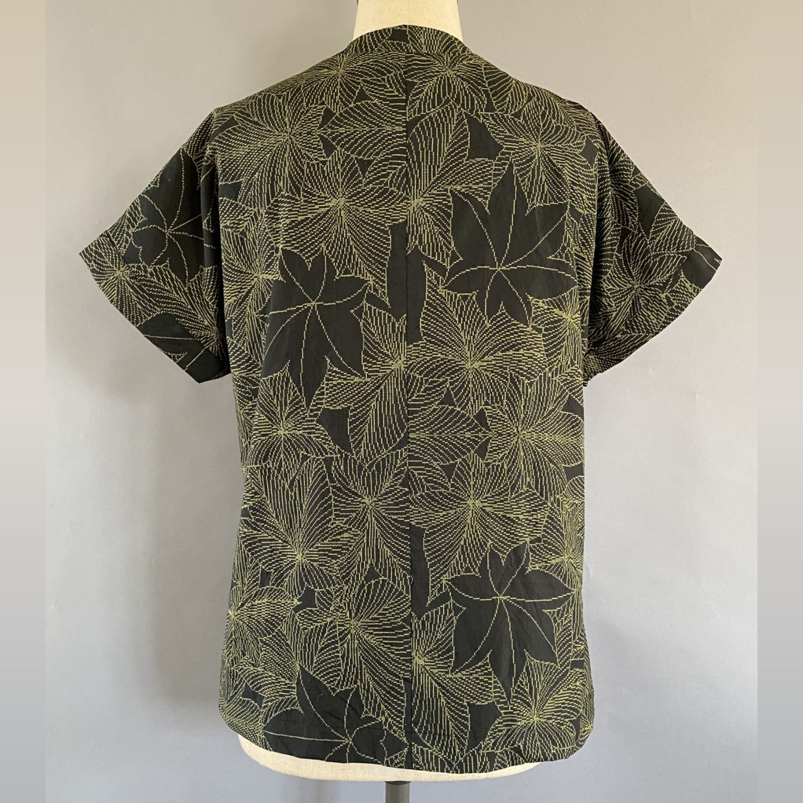 着物リメイク　　大島紬　ブラウス　カットソー　トップス　七分袖　シルク素材 女性和服⁄着物リメイク\u203bハンドメイド⁄1点物⁄絹⁄大島紬⁄幾何学模様