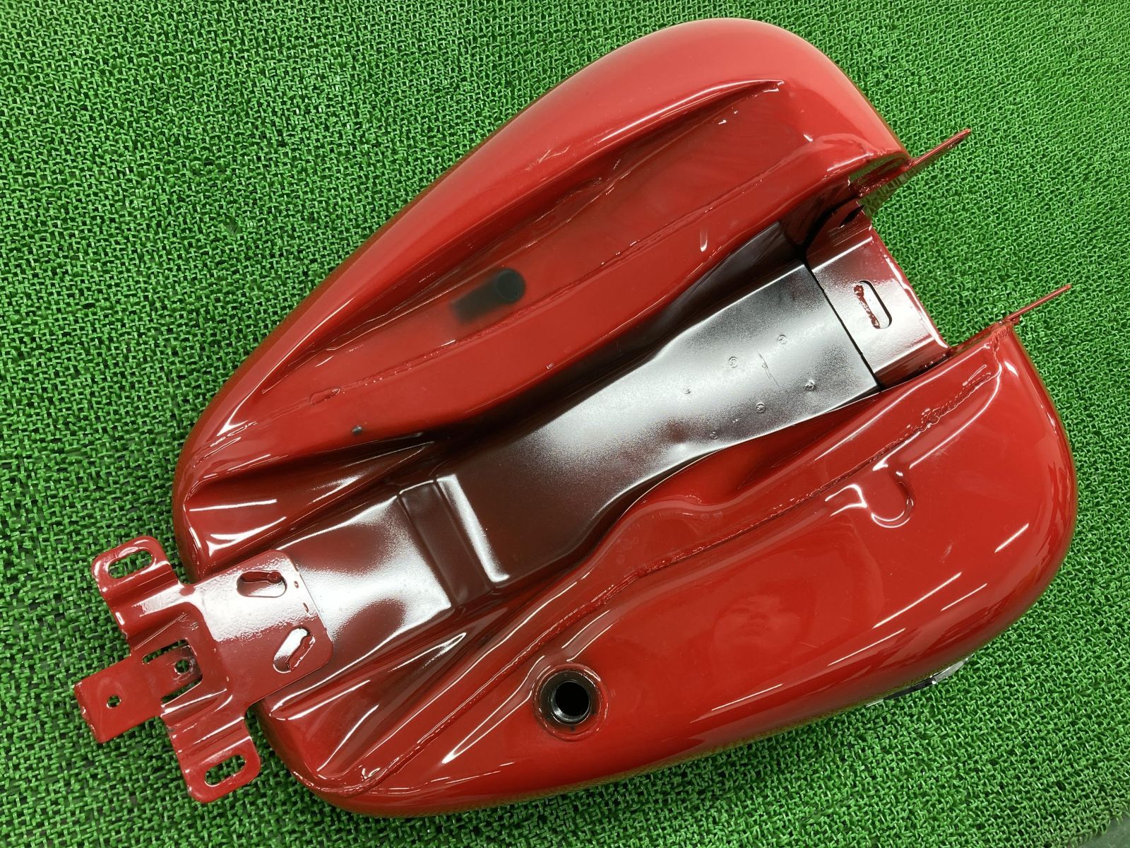 FLTRXS1870 タンク 赤 ハーレー 純正 中古 バイク 部品 ツーリング ロードグライドスペシャル 22年モデル 凹み無し 品薄 車検  Genuine