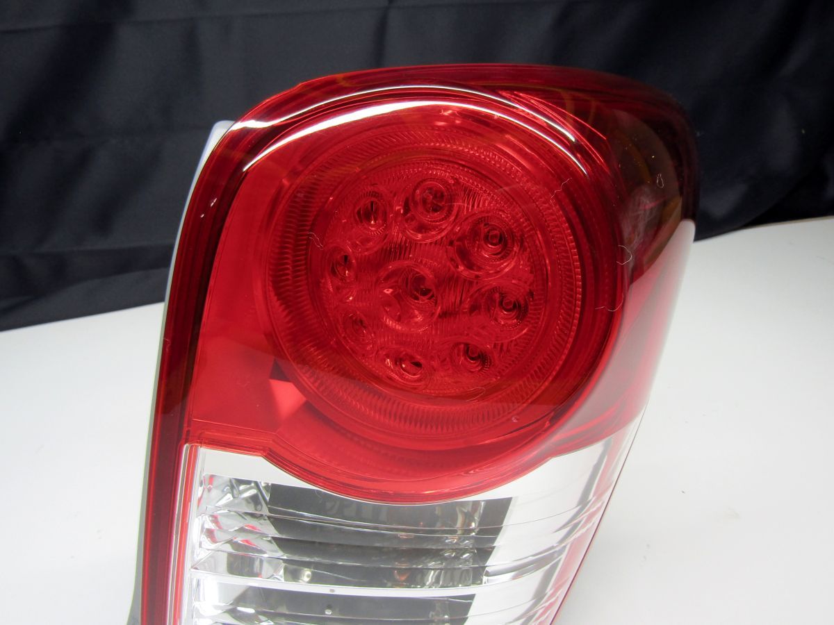 テールランプ NZE141G