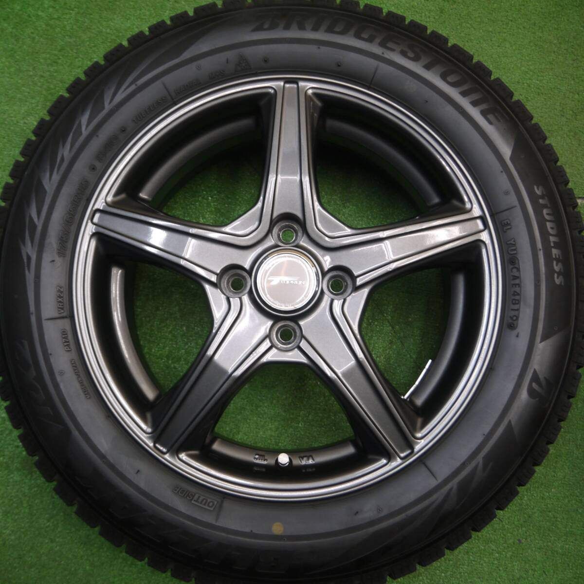 バリ溝！8.5分スタッドレス 175/65R15 ブリヂストン ブリザック VRX2