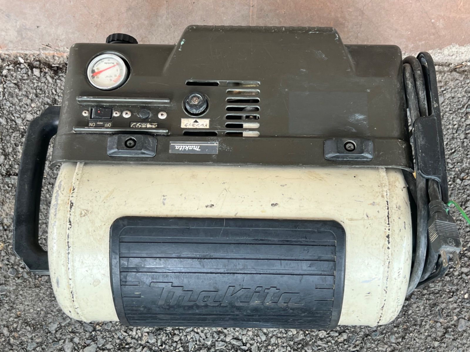 makita マキタ エアコンプレッサ AC7001 60Hz 98AB140 - メルカリ makita マキタ エアコンプレッサ AC7001 60Hz 98AB140 - メルカリ